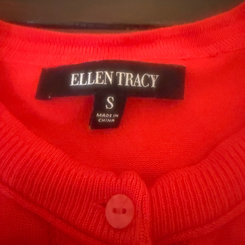 Ellen Tracy Red cardigan Sweater.  Pristine condition, no pills.  Size small. - Picture 4 of 6